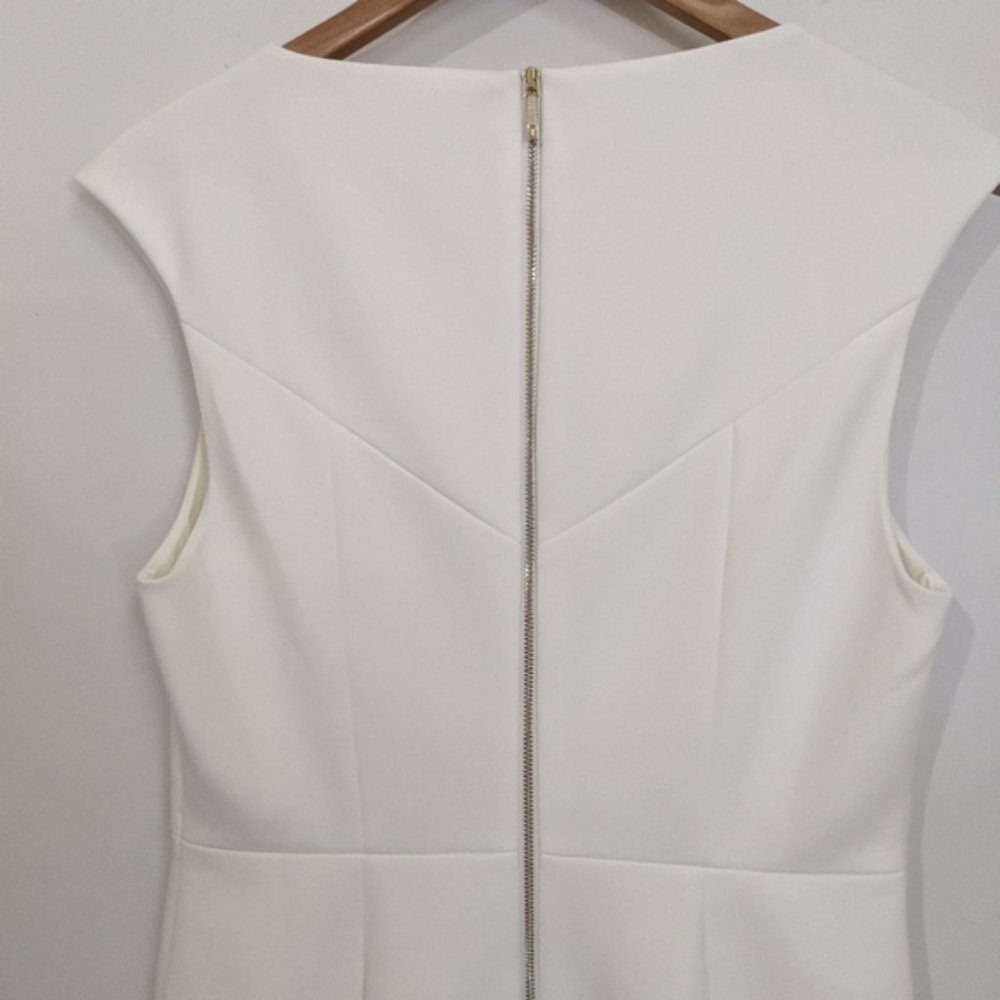 Elegant White Sleeveless Dress - Picture 5 of 10